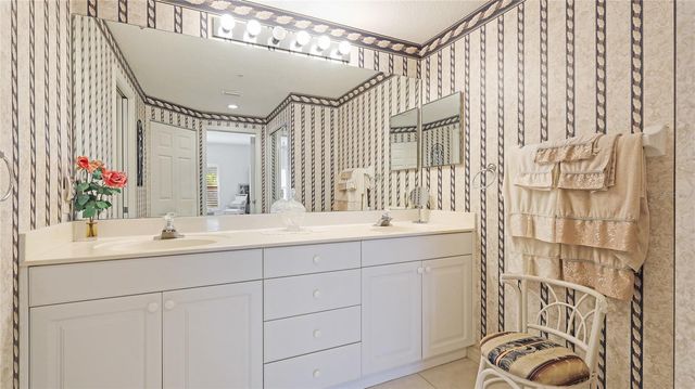 6770 FAIRWAY GARDENS DRIVE, Bradenton, FL 34203