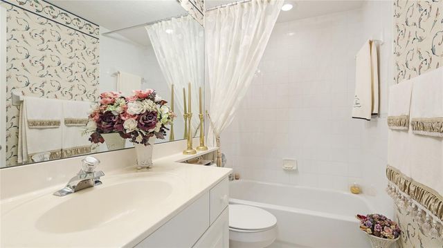 6770 FAIRWAY GARDENS DRIVE, Bradenton, FL 34203