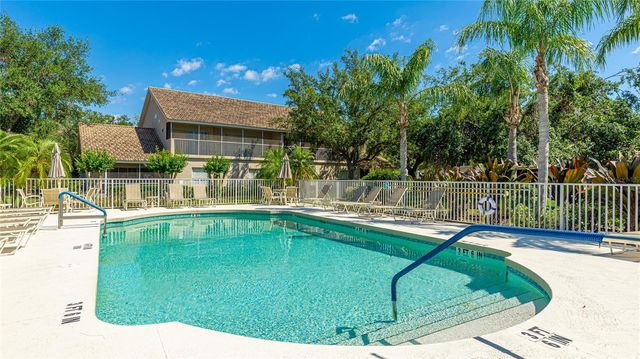 6770 FAIRWAY GARDENS DRIVE, Bradenton, FL 34203