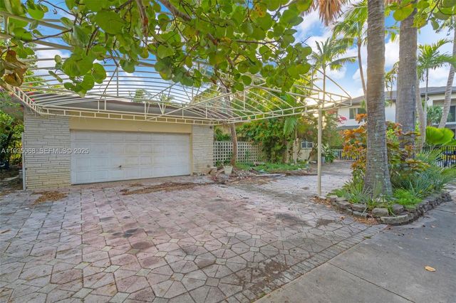 12900 Ixora Cir, North Miami, FL 33181