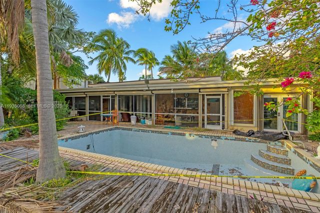 12900 Ixora Cir, North Miami, FL 33181