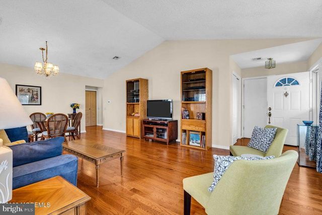 27 ABERGELE DR, Toms River, NJ 08757