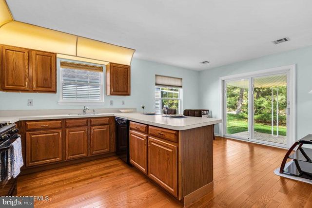 27 ABERGELE DR, Toms River, NJ 08757