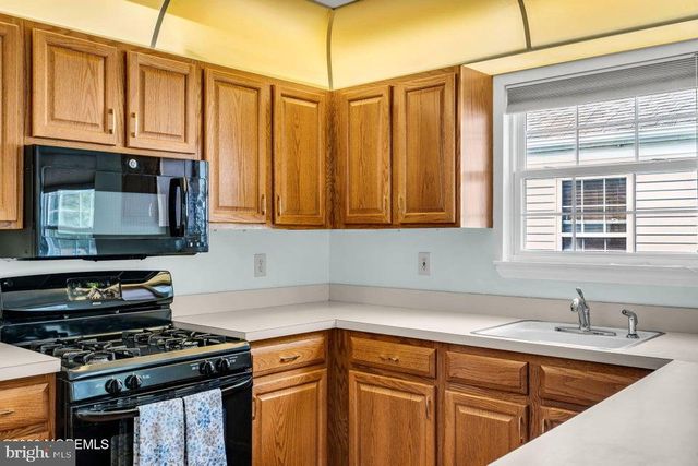 27 ABERGELE DR, Toms River, NJ 08757