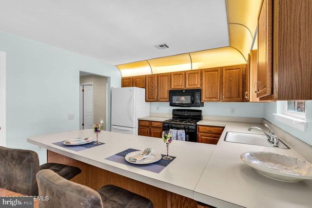 27 ABERGELE DR, Toms River, NJ 08757