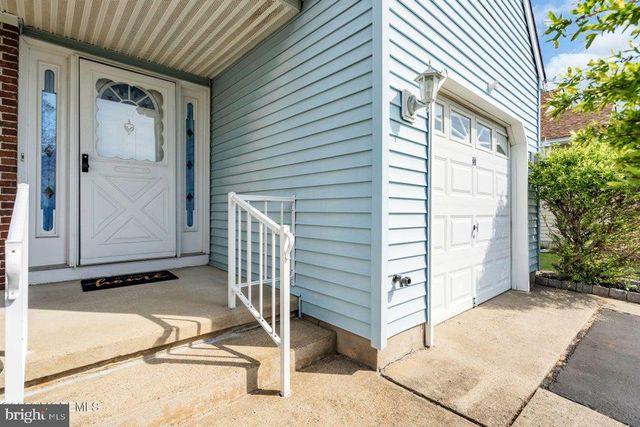 27 ABERGELE DR, Toms River, NJ 08757