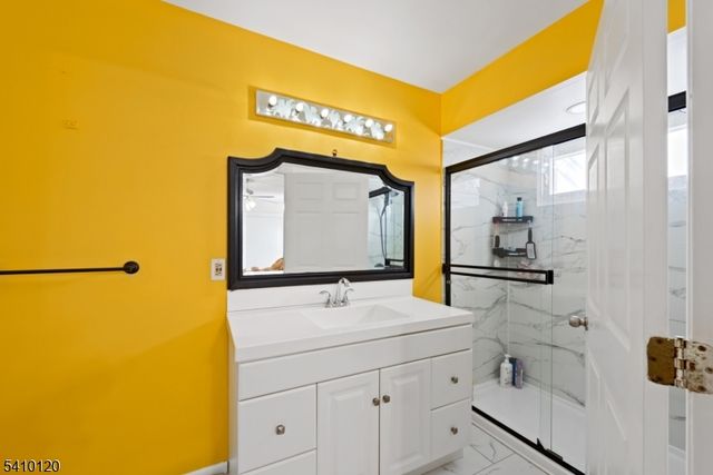 13 James St, Dover Town, NJ 07801