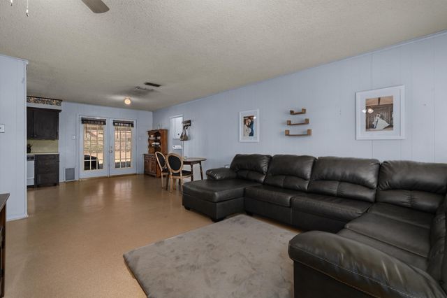 2206 Hendricks St, Gladewater, TX 75647