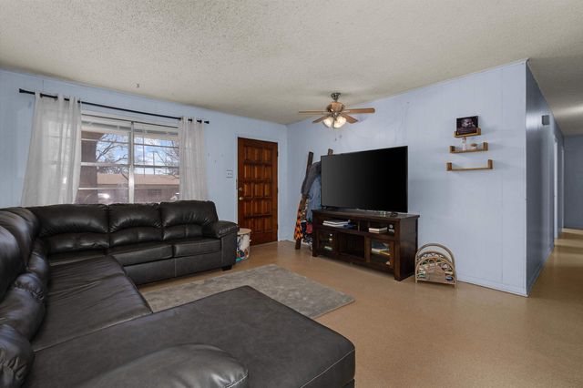 2206 Hendricks St, Gladewater, TX 75647