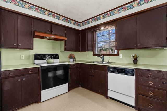 2206 Hendricks St, Gladewater, TX 75647