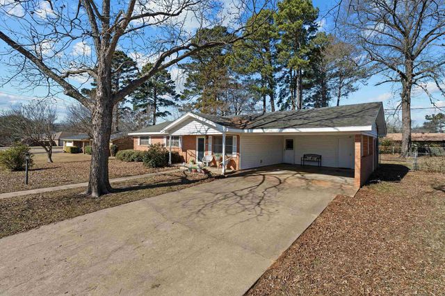 2206 Hendricks St, Gladewater, TX 75647