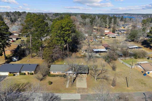 2206 Hendricks St, Gladewater, TX 75647