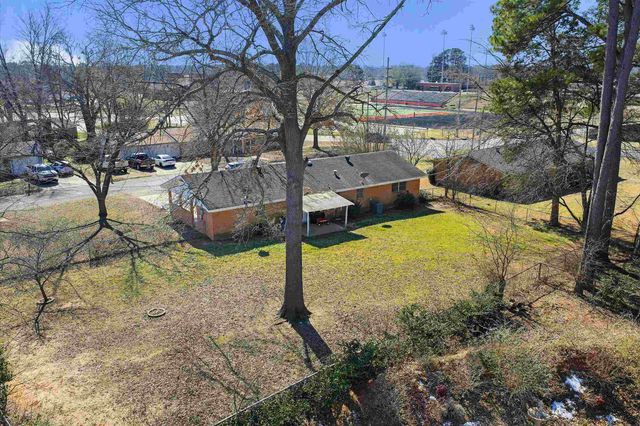 2206 Hendricks St, Gladewater, TX 75647