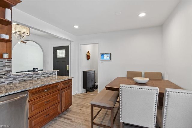 977 Barrington CT, Virginia Beach, VA 23452