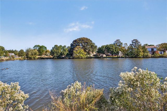 977 Barrington CT, Virginia Beach, VA 23452