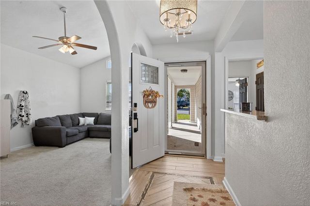 977 Barrington CT, Virginia Beach, VA 23452