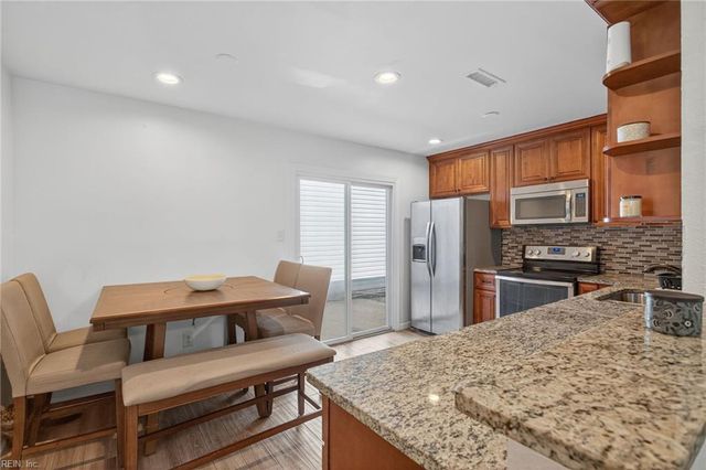 977 Barrington CT, Virginia Beach, VA 23452