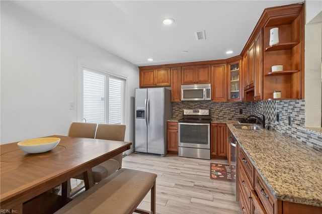 977 Barrington CT, Virginia Beach, VA 23452