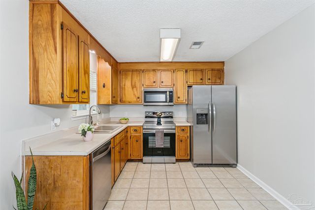 5453 Camille Gardens Cir, Milton, FL 32570