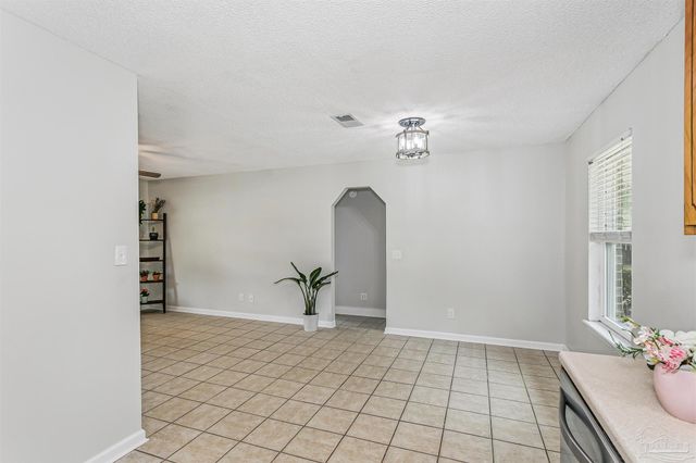 5453 Camille Gardens Cir, Milton, FL 32570