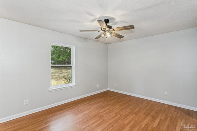 5453 Camille Gardens Cir, Milton, FL 32570