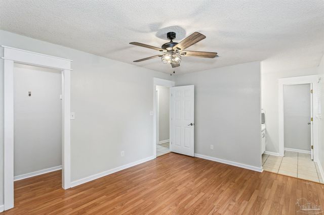 5453 Camille Gardens Cir, Milton, FL 32570