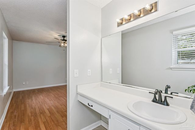 5453 Camille Gardens Cir, Milton, FL 32570