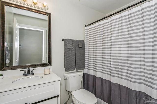 5453 Camille Gardens Cir, Milton, FL 32570