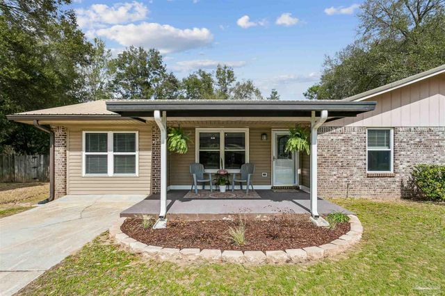 5453 Camille Gardens Cir, Milton, FL 32570