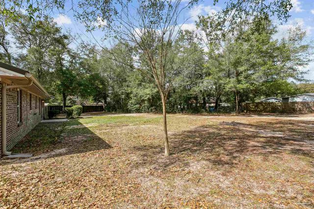 5453 Camille Gardens Cir, Milton, FL 32570