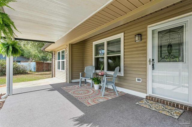 5453 Camille Gardens Cir, Milton, FL 32570