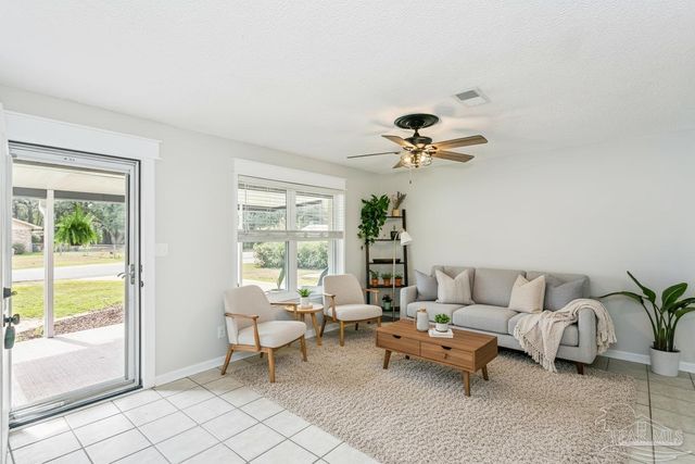 5453 Camille Gardens Cir, Milton, FL 32570