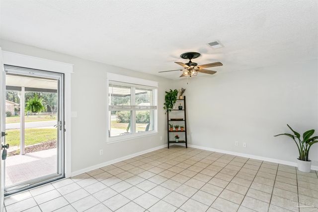 5453 Camille Gardens Cir, Milton, FL 32570