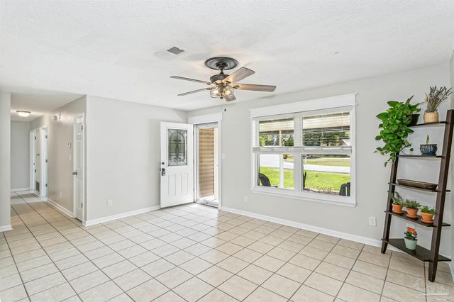 5453 Camille Gardens Cir, Milton, FL 32570