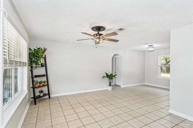 5453 Camille Gardens Cir, Milton, FL 32570