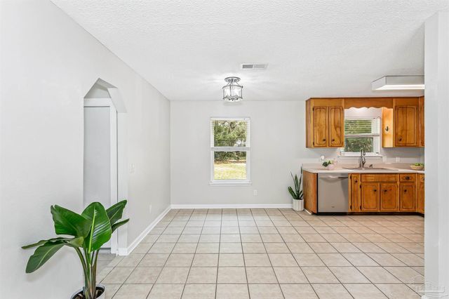 5453 Camille Gardens Cir, Milton, FL 32570