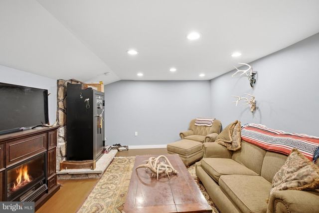 991 HAMMONDS MILL RD, Hedgesville, WV 25427