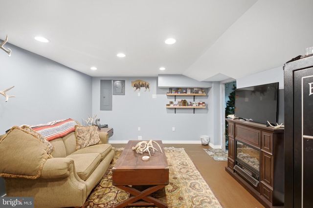 991 HAMMONDS MILL RD, Hedgesville, WV 25427
