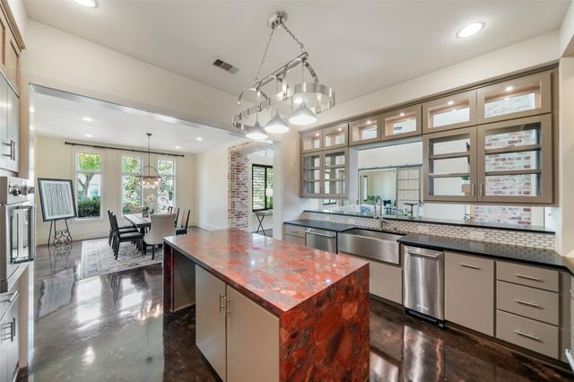 3610 Oak Forest Drive, Houston, TX 77018