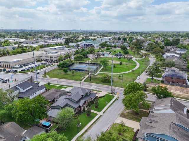 3610 Oak Forest Drive, Houston, TX 77018