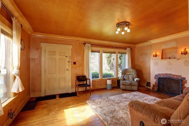 2756 44th Avenue SW, Seattle, WA 98116