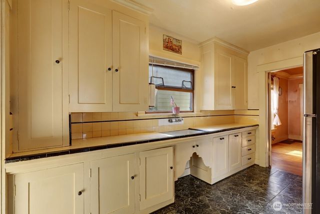 2756 44th Avenue SW, Seattle, WA 98116