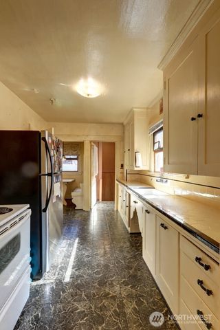 2756 44th Avenue SW, Seattle, WA 98116