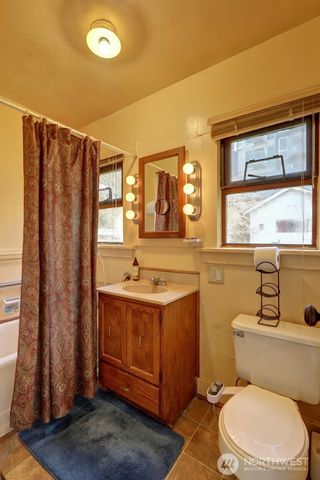 2756 44th Avenue SW, Seattle, WA 98116