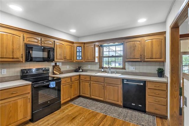 12162 E 39th Terrace S, Independence, MO 64052