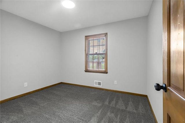 12162 E 39th Terrace S, Independence, MO 64052