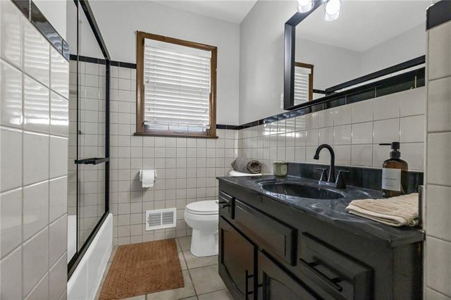 12162 E 39th Terrace S, Independence, MO 64052