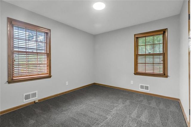12162 E 39th Terrace S, Independence, MO 64052