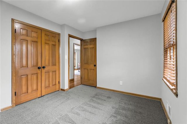 12162 E 39th Terrace S, Independence, MO 64052