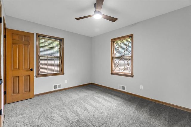 12162 E 39th Terrace S, Independence, MO 64052